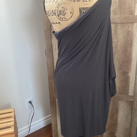 One sleeve dress - Picture 3 of 4